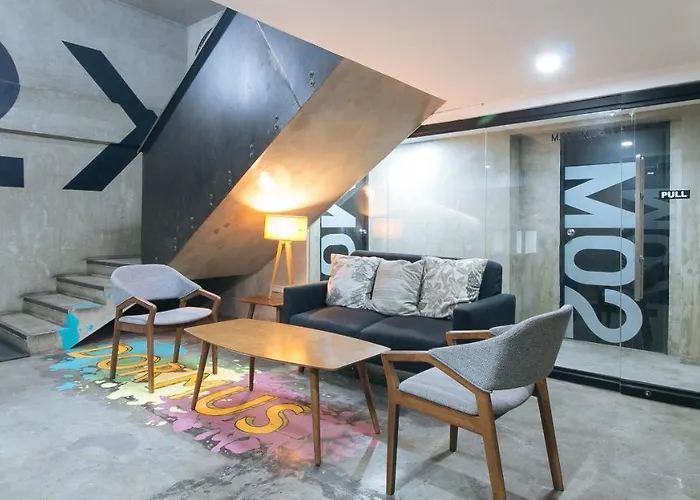 Hotel Reddoorz @ Dormus Espana *