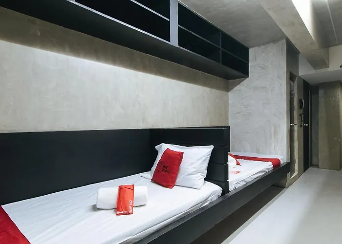 Hotel Reddoorz @ Dormus Espana *